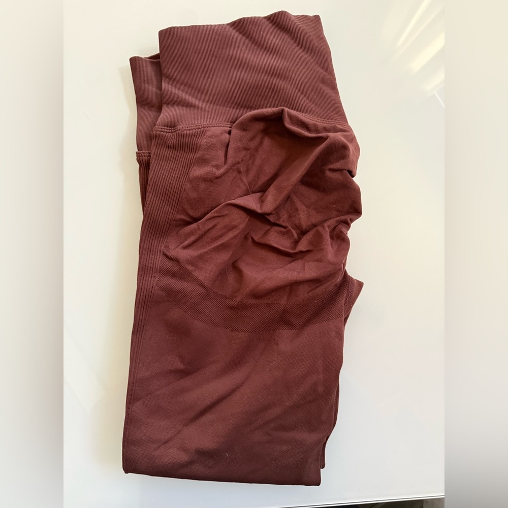 High-Rise Seamless Leggings in Deep Brown